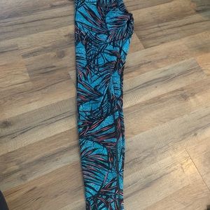 Lululemon leggings. Not sure size. Like brand new.
